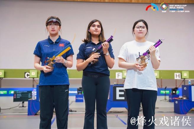 “四金王”姚千寻再添两银 中国队打破世界纪录 “四金王”姚千寻再添两银 中国队打破世界纪录